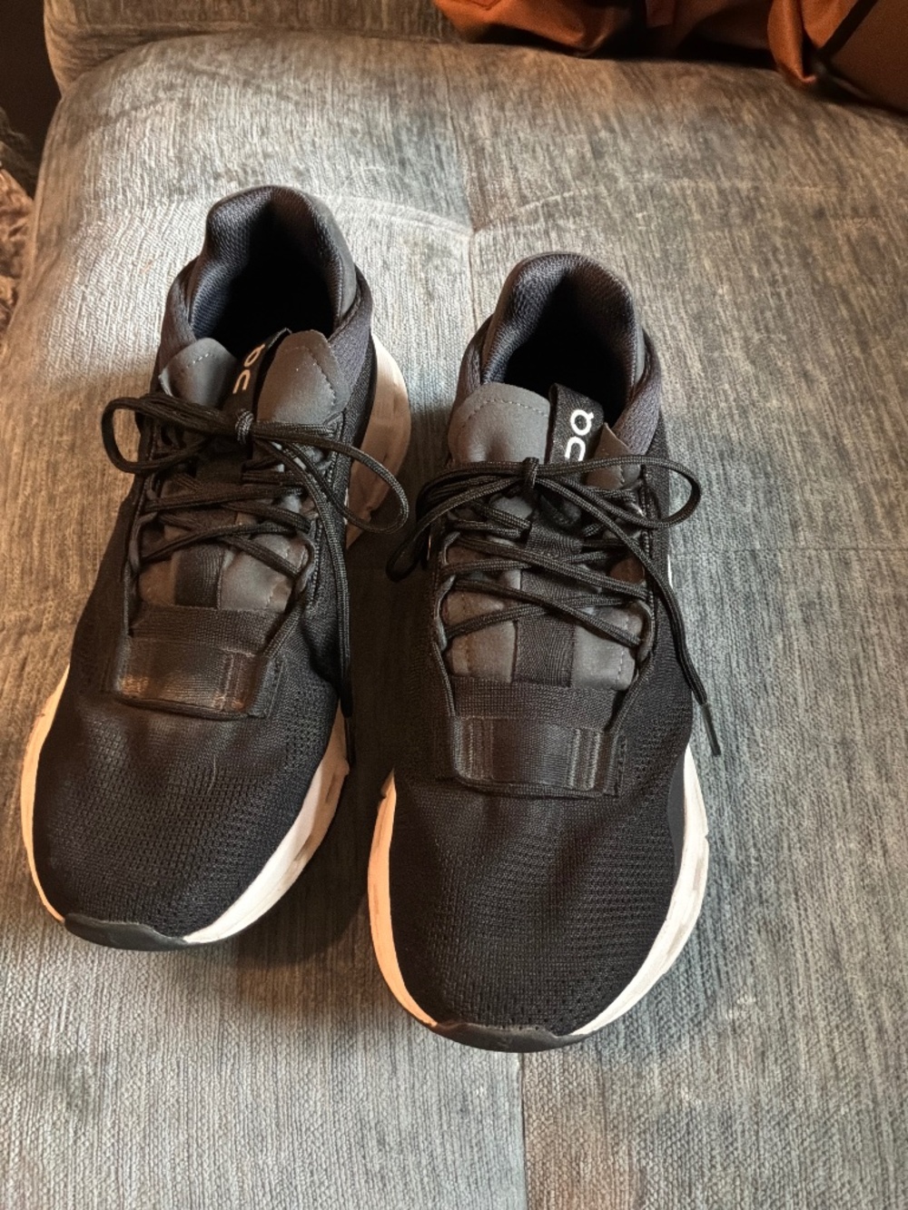 On Cloud black sneakers size 7.5